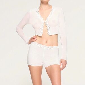 Skims bridal set size small! Cute set top and bottoms sold together